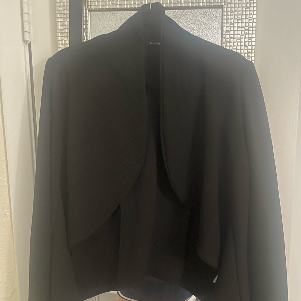 Fashion nova blazer , black color.Stretchy.
